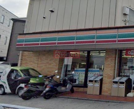 コンビニ　セブンイレブン鶴見岸谷店（コンビニ）まで580m