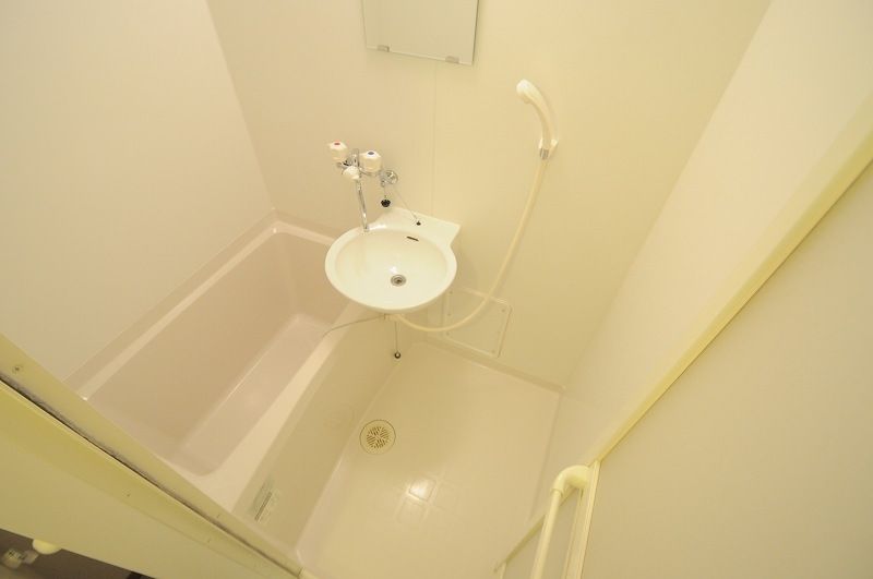バス・シャワールーム　「同タイプの部屋の写真です」「現況優先」
