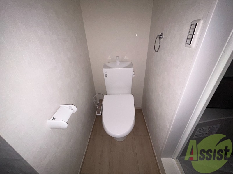 トイレ　トイレは温水洗浄便座となっており、快適にお使いいただけます。
