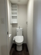 トイレ　落ち着いた色調のトイレです