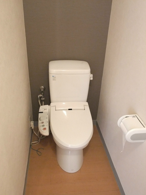 トイレ　温水洗浄便座