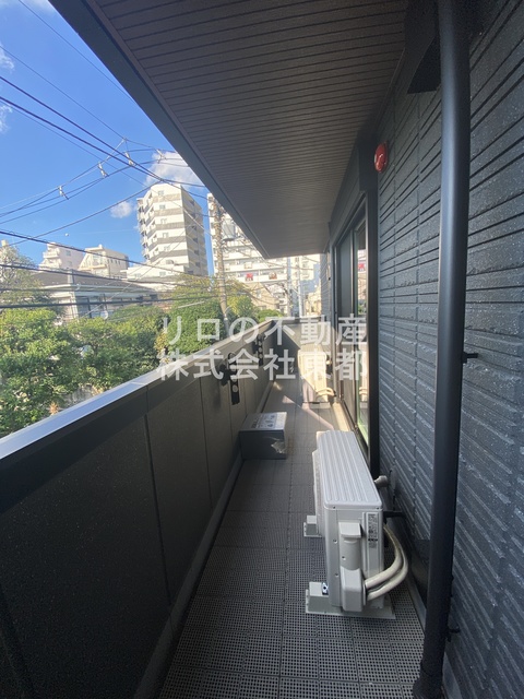 バルコニー　お天気のいい日は洗濯物も気持ちよく干せますね！