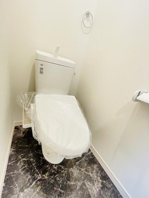 日暮里・舎人ライナー 熊野前駅 徒歩5分 3階建 築2年のトイレ写真