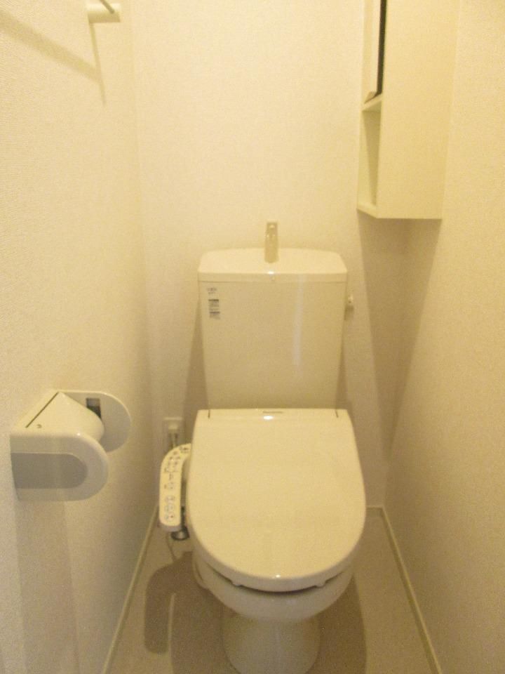 ＪＲ信越本線 来迎寺駅 徒歩84分 2階建 築9年のトイレ写真