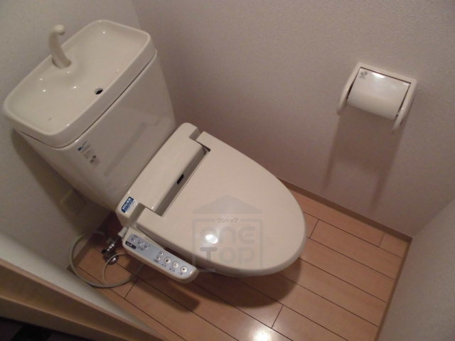 地下鉄御堂筋線 江坂駅 徒歩9分 6階建 築22年のトイレ写真