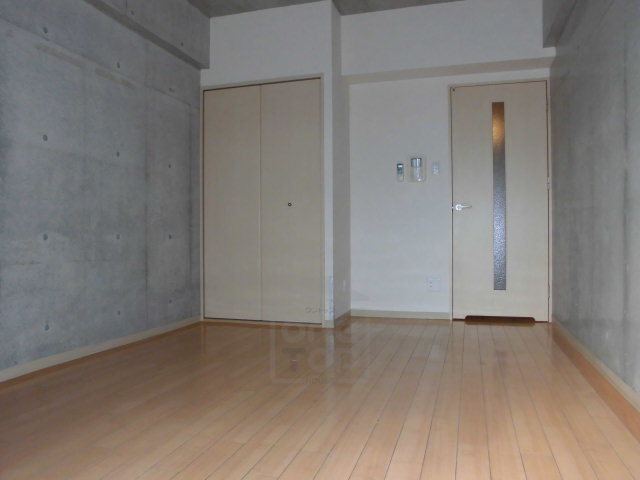 地下鉄御堂筋線 江坂駅 徒歩9分 6階建 築22年の居間写真