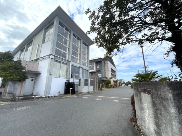 中学校　多治見市立多治見中学校（中学校）まで1258m