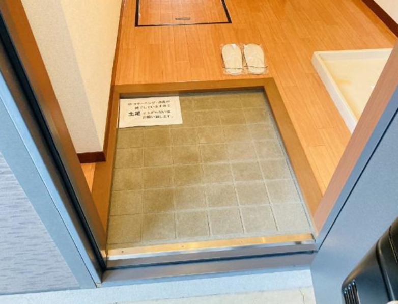 小田急小田原線 本厚木駅 徒歩10分 2階建 築28年の玄関写真