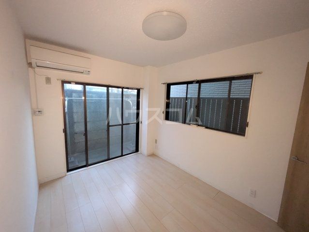 本田ビルの居間写真