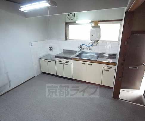 玄関　キッチン横が玄関です