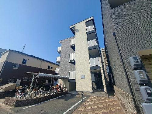 レオパレストレモロの建物外観