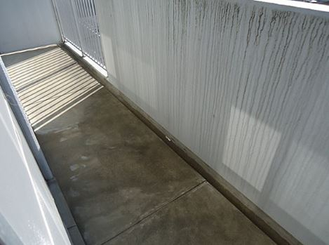 バルコニー　暖かな日差しのふりそそぐバルコニー