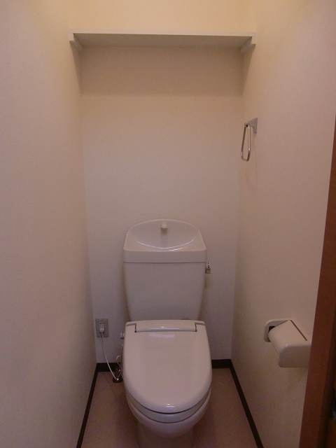 京急本線 梅屋敷駅 徒歩12分 3階建 築18年のトイレ写真