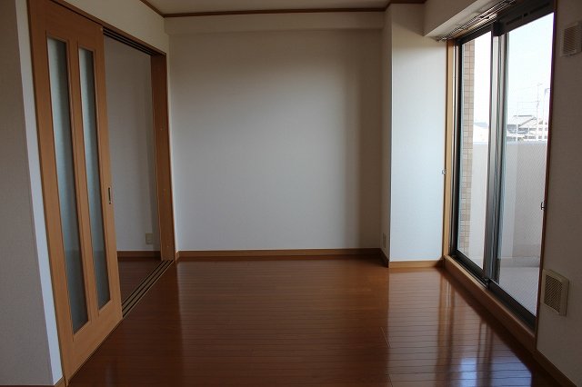 近鉄名古屋線 近鉄弥富駅 徒歩20分 4階建 築20年の居間写真