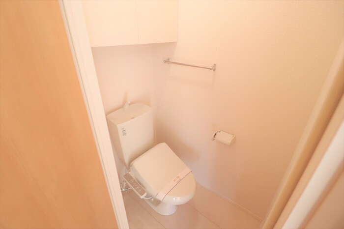 トイレ　＊同物件、別部屋になります。
