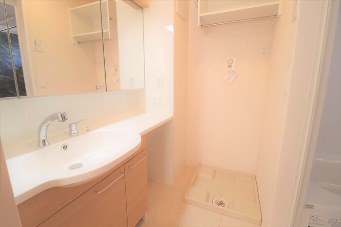 洗面設備　＊同物件、別部屋になります。