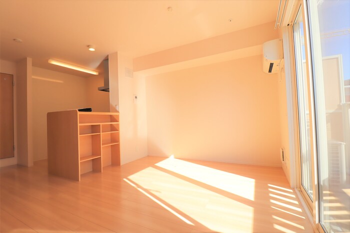 居室・リビング　＊同物件、別部屋になります。