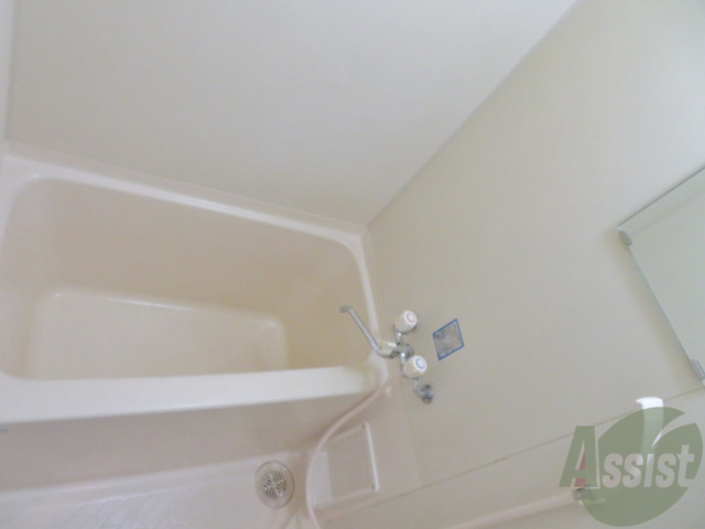 バス・シャワールーム　浴槽があるので、疲れた時はゆっくりと湯船につかりましょう。