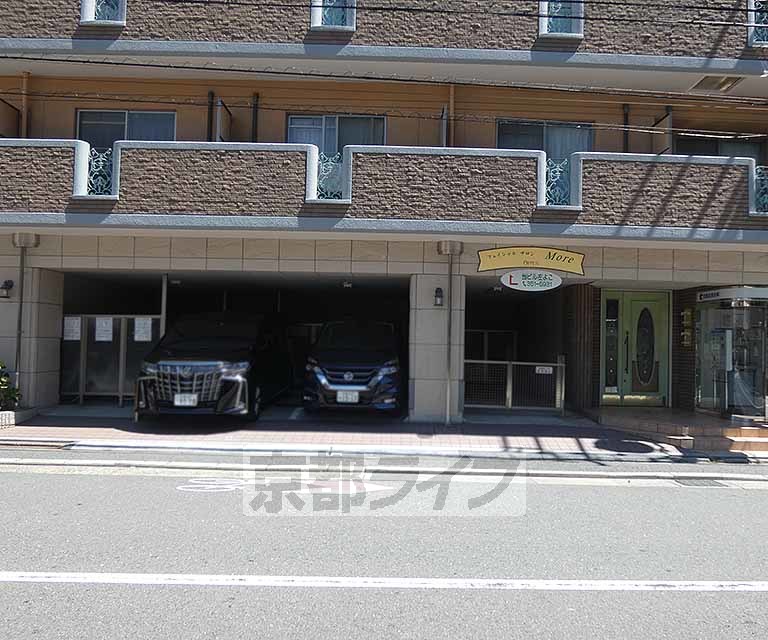 【京都市下京区藪下町のマンションの駐車場】