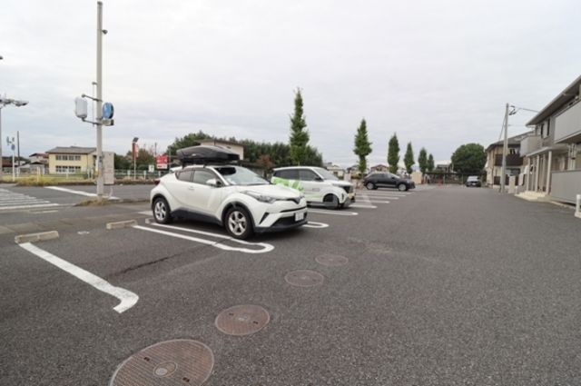 【オペラハウス野中の駐車場】