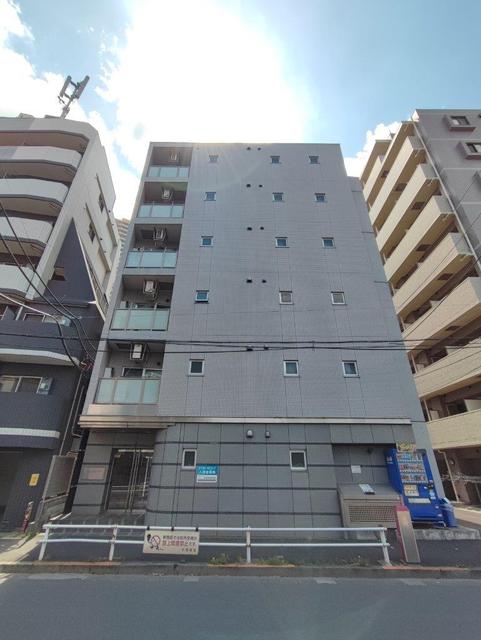 新宿区河田町のマンションの建物外観