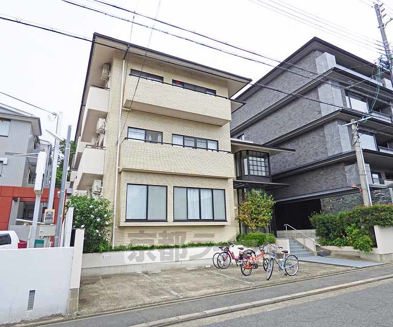 京都市上京区染殿町のマンションの建物外観