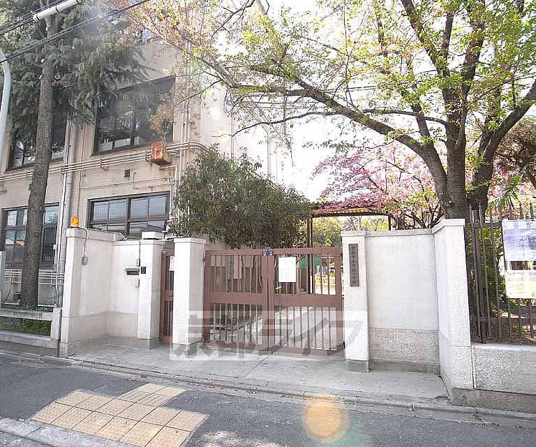 【京都市上京区染殿町のマンションの小学校】