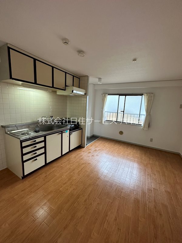 居室・リビング　広いダイニングキッチンです☆