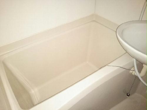 バス・シャワールーム　バス・トイレ別です。仕様が異なる場合があります。