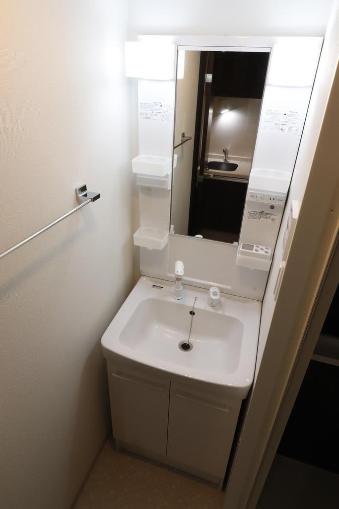 洗面設備　※同物件、別部屋の写真です