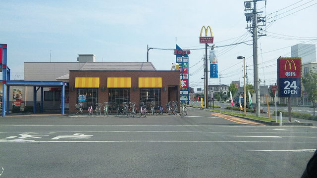 【レジデンス今井　A棟の飲食店】