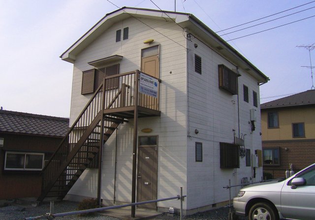 東松山市松葉町のアパートの建物外観