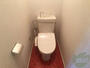 トイレ　温水洗浄機能付きのトイレです。きれいで落ち着ける空間。