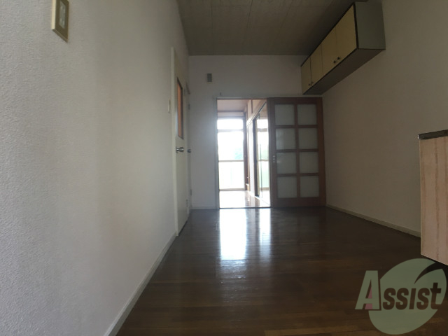 玄関　玄関からの様子ですリビングまでつながり、陽の光も入ります