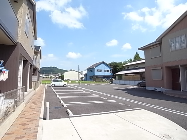 【揖保郡太子町立岡のアパートの駐車場】