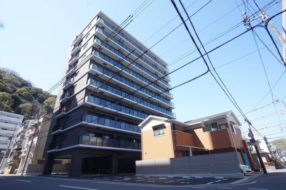 松山市緑町のマンションの建物外観