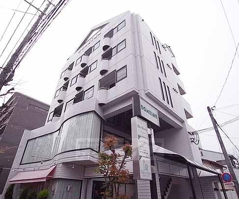 【ドムス白川の建物外観】