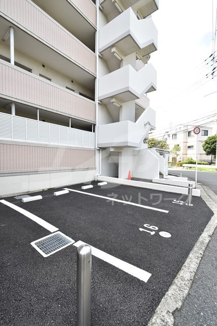 【ミストラル川園の駐車場】