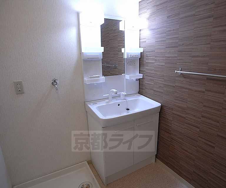 洗面設備　シャンドレついてます