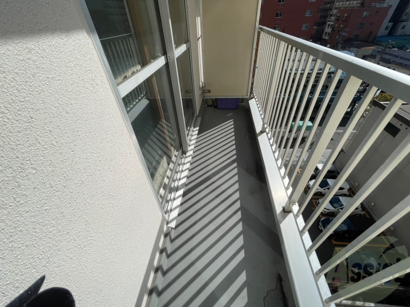 バルコニー　バルコニーは幅があり、広い印象を受けました。