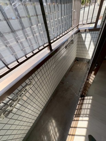 バルコニー　暖かな日差しのふりそそぐバルコニー