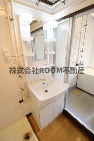 洗面設備　朝の支度にも助かる、独立の洗髪洗面化粧台