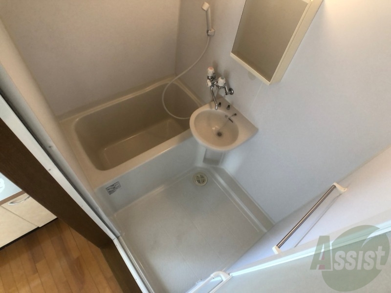 バス・シャワールーム　ユニットバスです。疲れを癒すのに欠かせませんね！