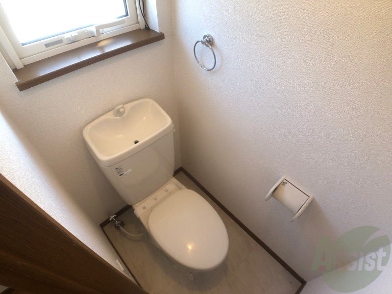 トイレ　こちらはトイレです。清潔感があり、安心して使用できます。