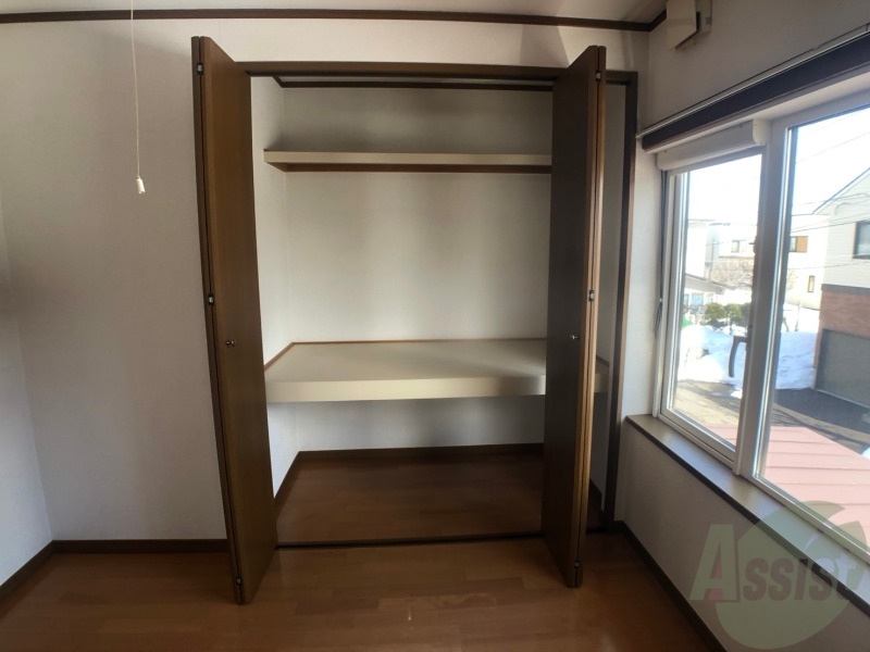 収納　寝室の収納です。部屋がすっきり片付きます。