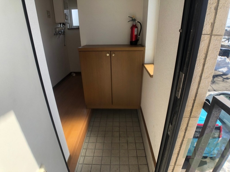 玄関　玄関の様子です。明るい印象ですね。気分もあがりそう。