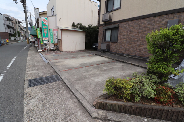 駐車場　敷地内駐車場