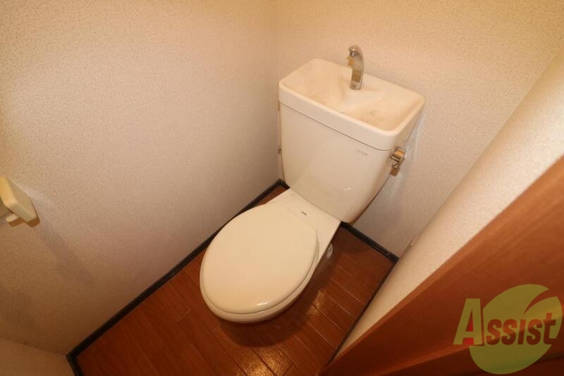 トイレ　室内洗濯機置場です。