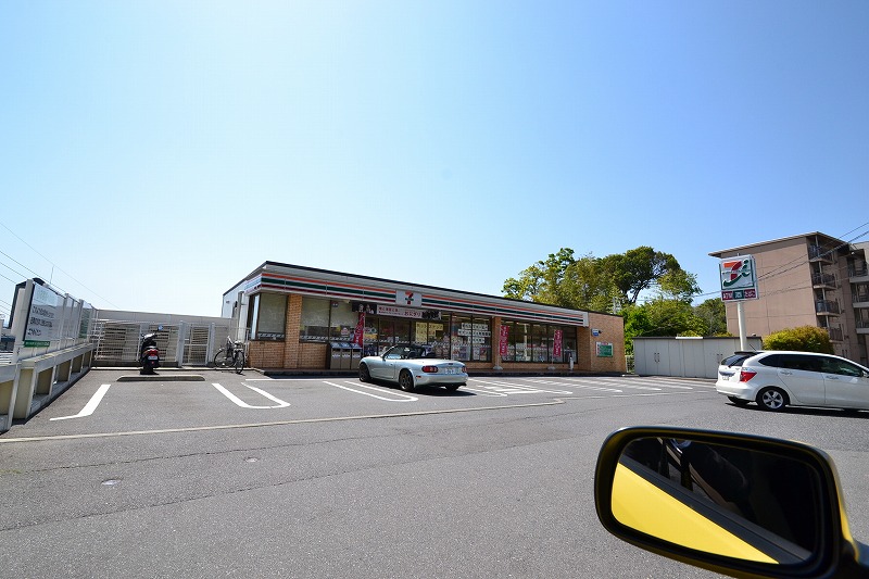 コンビニ　セブンイレブン広島草津梅が台店（コンビニ）まで245m