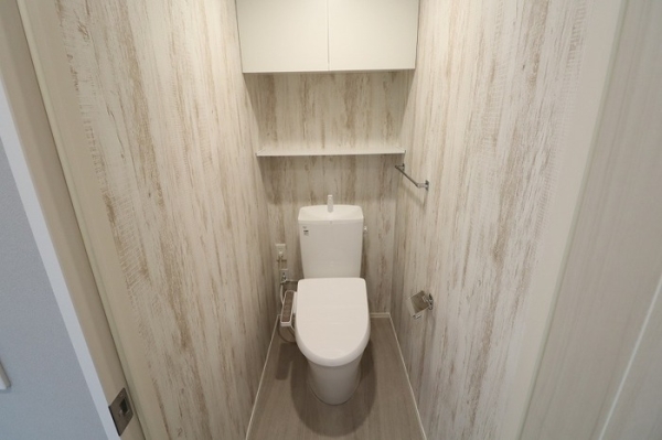 トイレ　温水シャワー付きトイレです